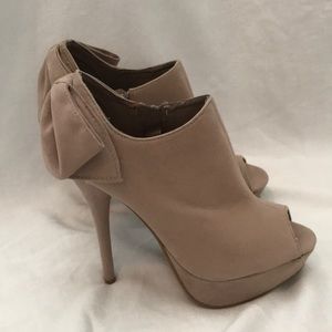 Heel booties
